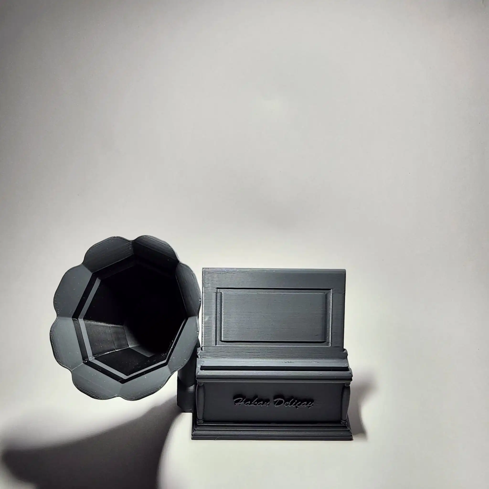 Kişiye özel gramafon standı.