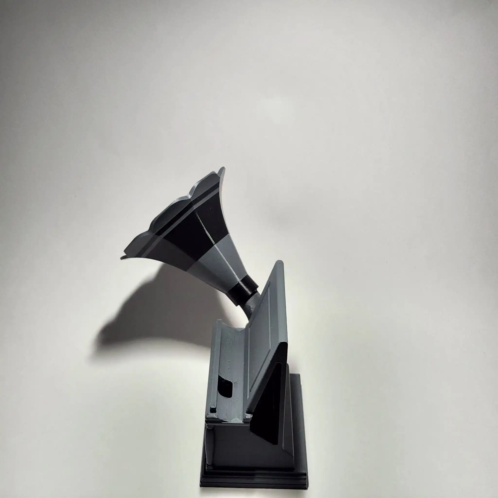 Kişiye özel gramafon standı.